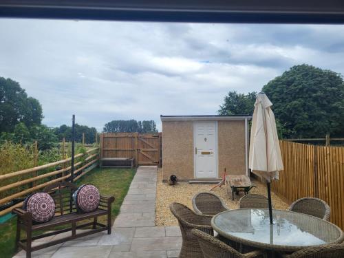 En have udenfor Cwtch on The meadow