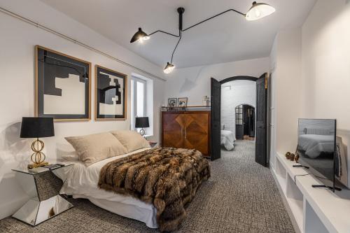 a bedroom with a large bed and a television at Waou Plaza de España IV - Alquiler Corta Duración in Madrid