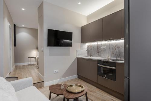 Waou Essence II Los Austrias