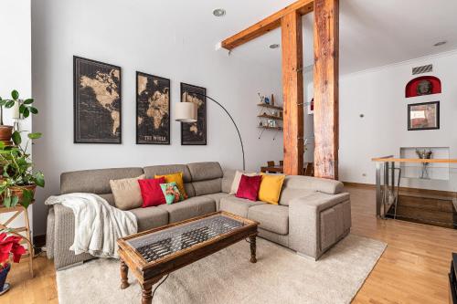 Waou Anton Martin III - Alquiler Corta Duración