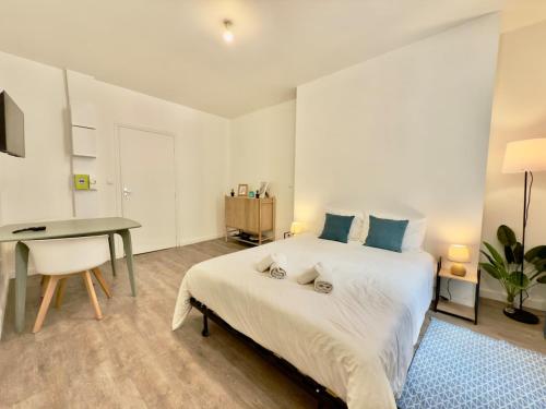 Ένα ή περισσότερα κρεβάτια σε δωμάτιο στο Studio 3 chaleureux Av Garibaldi DABNB