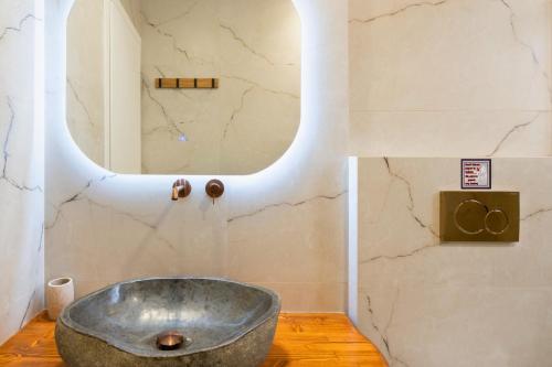 1BR Stylish Apt Near Metro, 15' From Acropolis