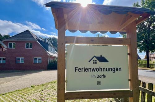 a sign in front of a house at Ferienwohnungen Im Dorfe in Soltau
