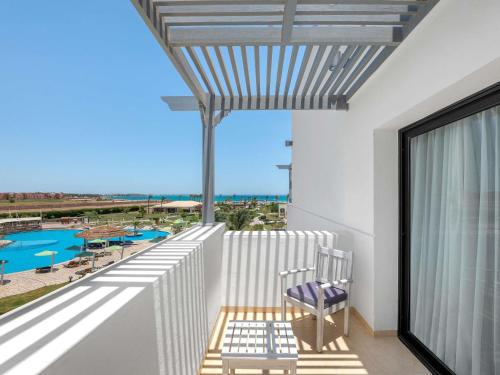 Balkón nebo terasa v ubytování Movenpick Waterpark Resort & Spa Soma Bay