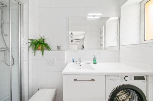 Et badeværelse på Le Val dOr - Calme - Grand Jardin - Parking privé