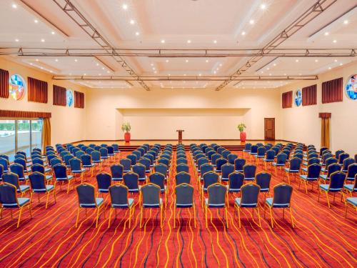 Der Geschäftsbereich oder Konferenzraum in der Unterkunft Mövenpick Hotel & Residences Nairobi