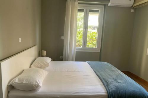 Kolonaki Corner -- Bright 2-Bed close to Metro