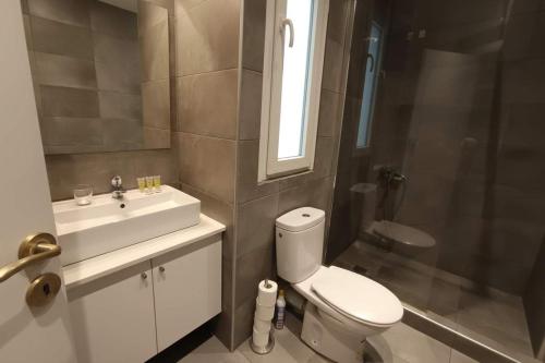 Kolonaki Corner -- Bright 2-Bed close to Metro
