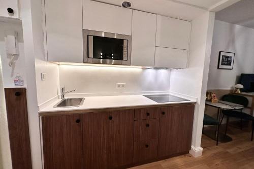 CENTRE PROMENADE Golden Square Terrace 1 min Walk to the Beach AC