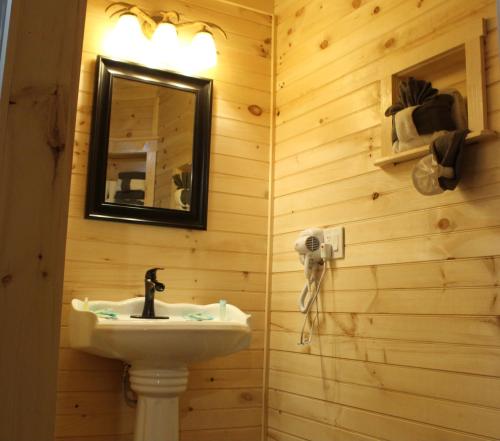 Un baño de The Sundowner on Lake George