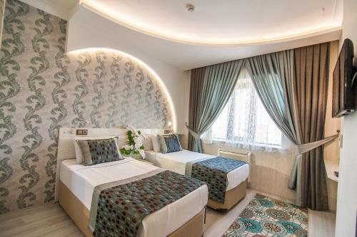 Postel nebo postele na pokoji v ubytování Dündar Hotel