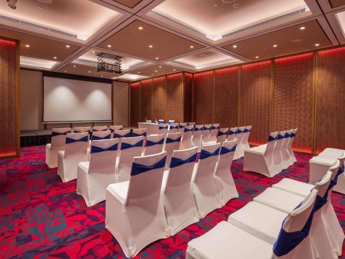 Grand Mercure Hanoiにあるビジネスエリアまたは会議室
