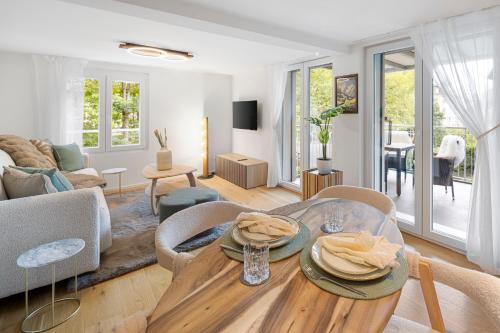 Modernes 2,5 Zimmer Apartment mit Top Ausstattung, GRATIS Parkplatz und Balkon, Nähe See