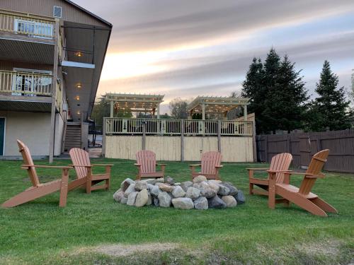 Jardín al aire libre en The Sundowner on Lake George