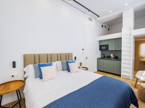 Cubo's Especeria Malaga Apartment for Adults