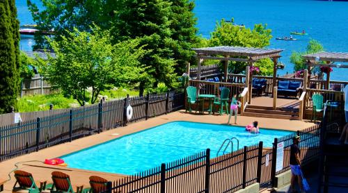 Piscina en o cerca de The Sundowner on Lake George