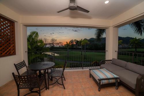Un lugar para sentarse en Del Mar 1G 3 bdr Ocean View in Los Suenos
