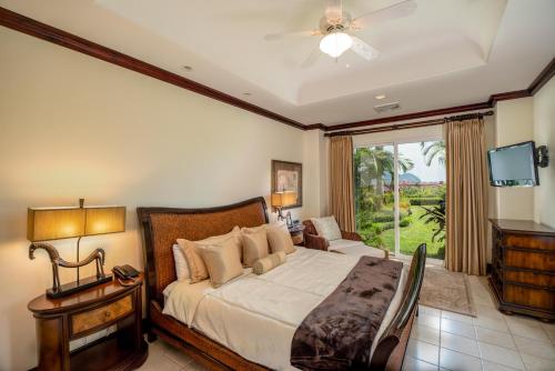 Ένα ή περισσότερα κρεβάτια σε δωμάτιο στο Vista Bahia 1F 1 bdr Ocean View in Los Suenos