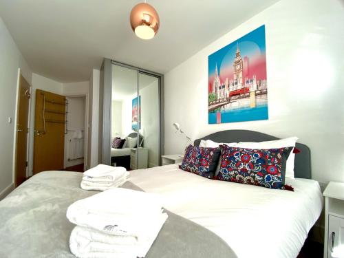 a bedroom with a large white bed with pillows at Maidenehad Spacious Spectacular and Modern 3 Bedroom 2 Bathroom Penthouse 14 in Maidenhead