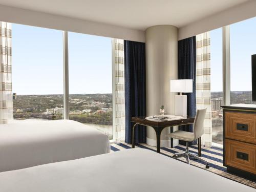Кровать или кровати в номере Fairmont Austin