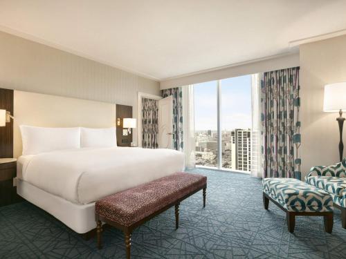 Кровать или кровати в номере Fairmont Austin