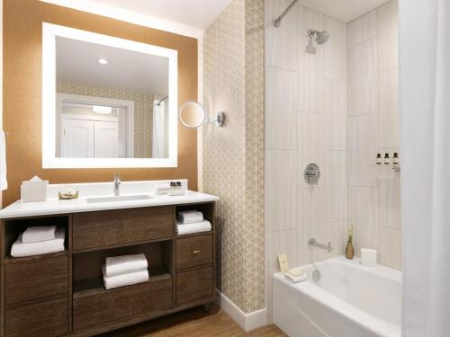 Ванная комната в Fairmont Austin