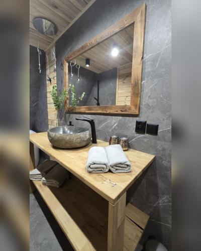 a bathroom with a sink and a mirror at Chill House Wierzchucinek in Wierzchucinek
