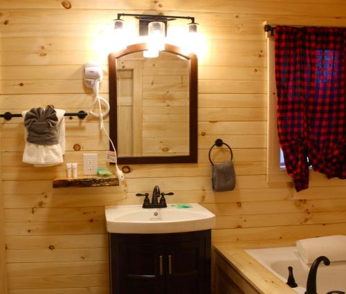 Un baño de The Sundowner on Lake George