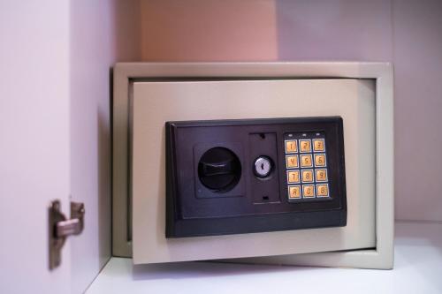 a microwave oven with a control panel on it at Elysium Luxe Suites in Porto Cesareo