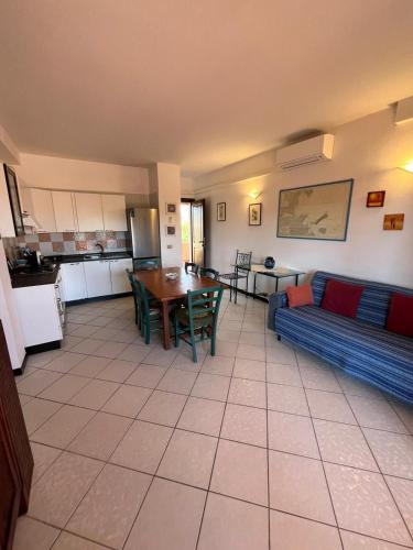 a living room with a couch and a table at Le Canne - Appartamento "Sole" in San Teodoro