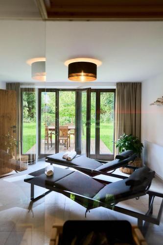 a living room with two beds and a table at Tilli´s Garten in Scharnitz