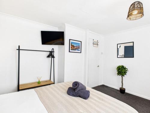 a bedroom with a bed with a teddy bear on it at 4 Bed House Port Talbot - Perfect For Contractors in Port Talbot