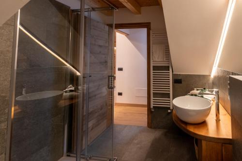 a bathroom with a glass shower and a sink at Appartamento Chalet - accesso con codice in Courmayeur