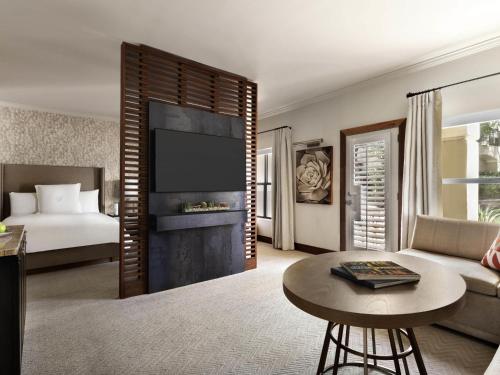 Кровать или кровати в номере Fairmont Scottsdale Princess