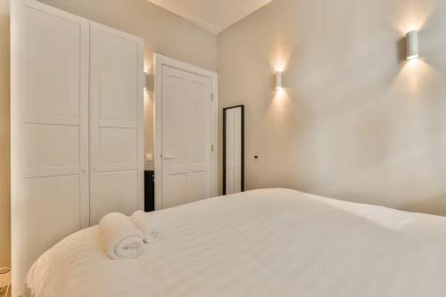 Un ou plusieurs lits dans un hébergement de l'établissement Luxury bright apartment in the city center - Amsterdam