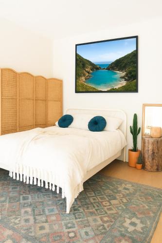 Ένα ή περισσότερα κρεβάτια σε δωμάτιο στο Modern Guest Suite with Kitchenette near Belfast