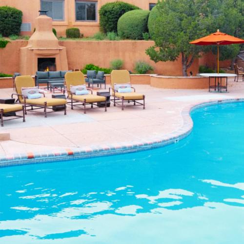 Бассейн в Hotel Glorieta или поблизости