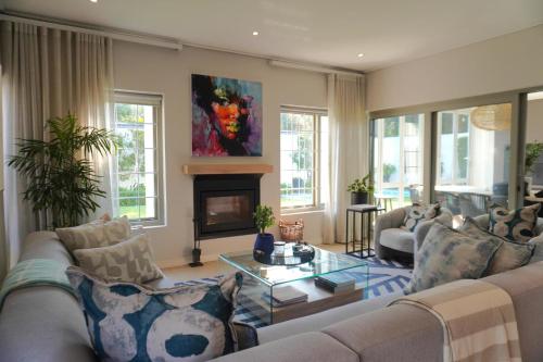 Afbeelding uit fotogalerij van Pine Villa 3 bed with pool Pine Villa in Tokai