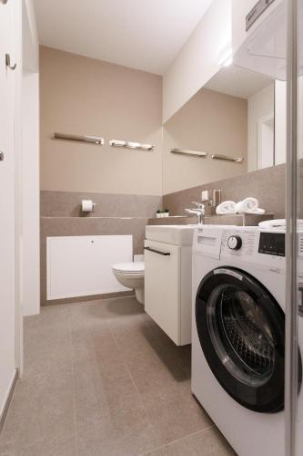 New City Studio near Schönbrunn Palace & Metro U3