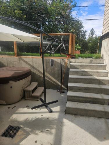 a stage with a bike parked next to some stairs at Chambre de répit au bord de l'eau in Chambly