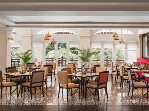 Restaurace v ubytování Raffles Hotel Le Royal