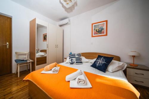 a bedroom with a bed with towels on it at Anna in Hvar * Mittel-Dalmatien in Hvar