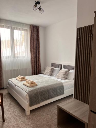 a bedroom with a large bed with towels on it at Lili's in Anina