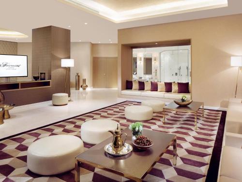 Кровать или кровати в номере Fairmont Ajman