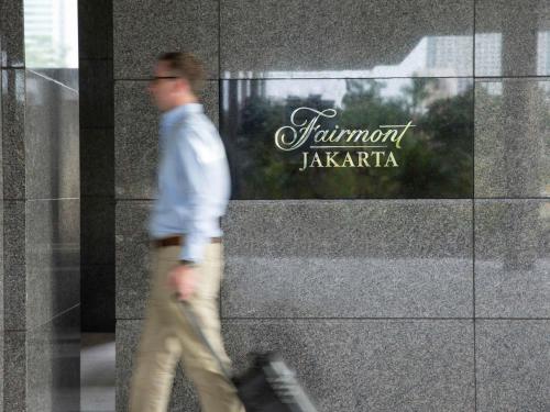 Сертификат, награда, вывеска или другой документ, выставленный в Fairmont Jakarta