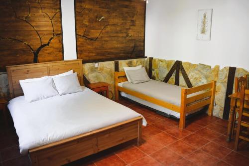 a bedroom with two beds and a table at Casa Rural Las Gesillas in Arenas de San Pedro