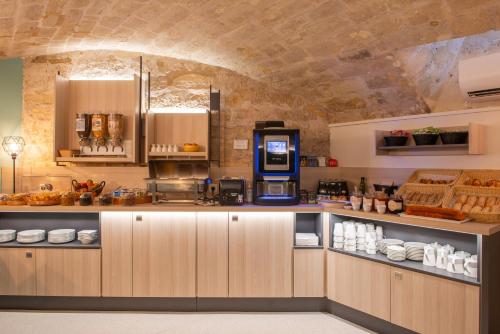 Η κουζίνα ή μικρή κουζίνα στο Hotel France Albion