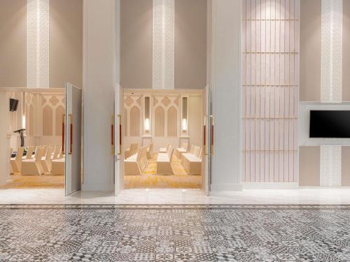 Ένα μπάνιο στο Mövenpick Myth Hotel Patong Phuket