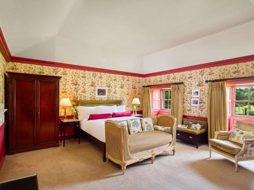 Кровать или кровати в номере Carton House A Fairmont Managed hotel
