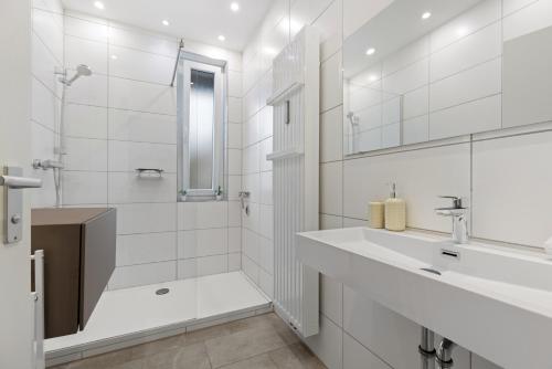 a white bathroom with a shower and a sink at Herbstzeit ist Familienzeit - 180qm für Groß und klein in Bad Wörishofen